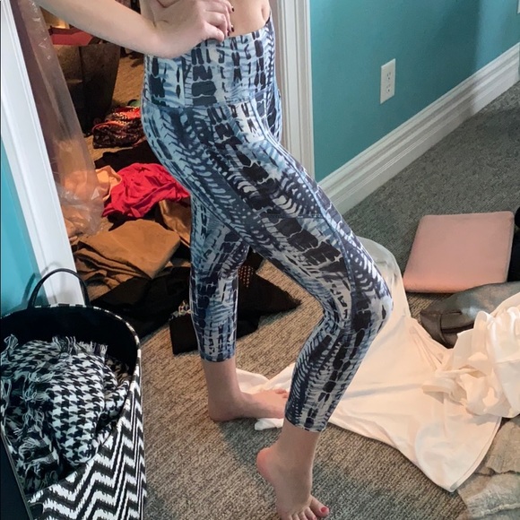 Cropped Printed Leggings - Picture 12 of 12